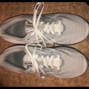 Brooks tennis shoes